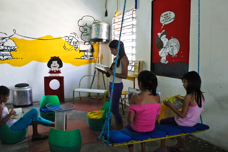 Diseño y construcción colectiva de la nueva biblioteca infantil Mafalda Vive de Montalvo (Ecuador) junto con el colectivo quiteño Tranvía Cero