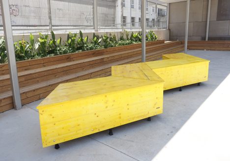 Diseño y construcción colectiva de mobiliario modular para el instituto Quatre Cantons de Barcelona