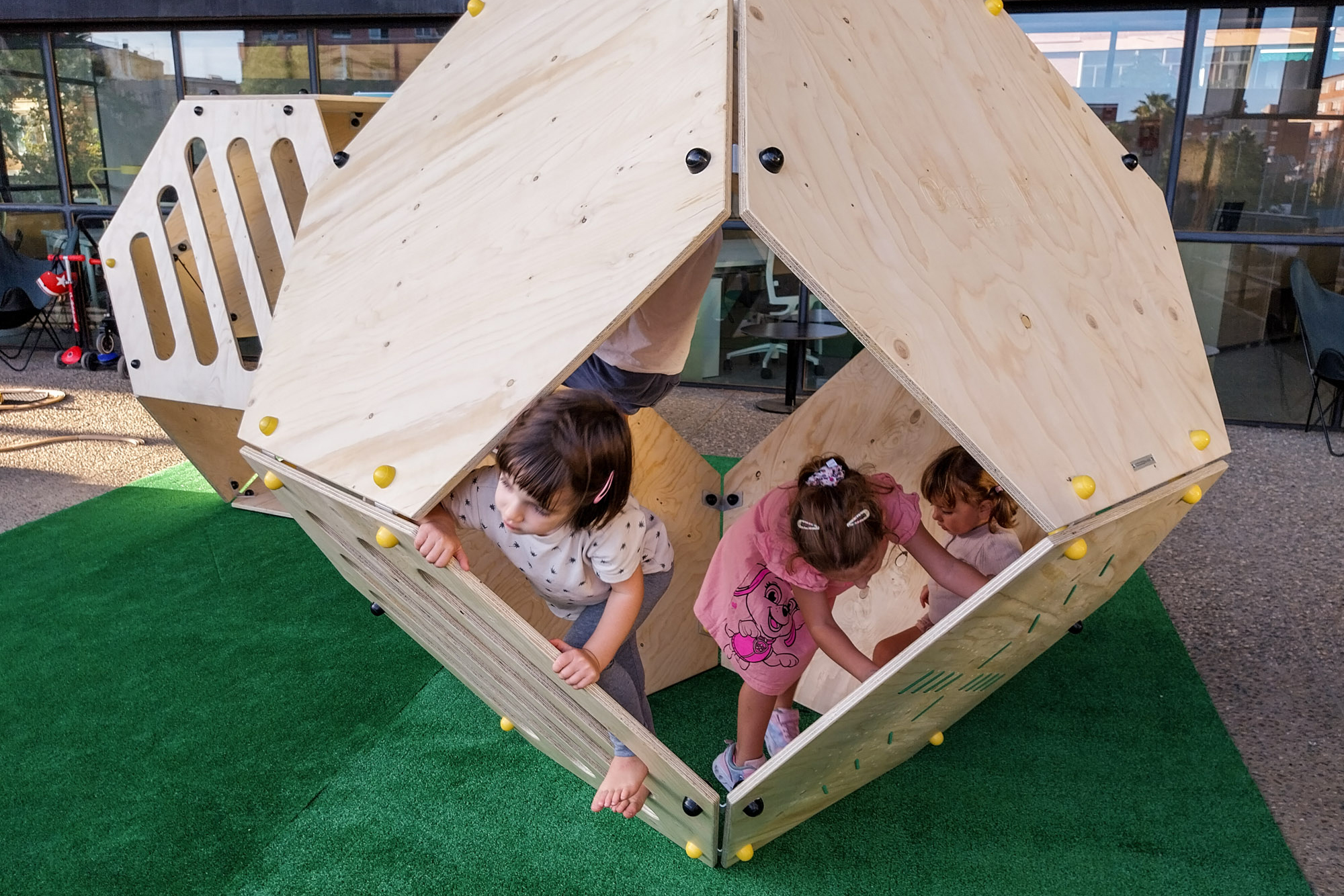 Playground Tetradecaedron para Canodrom, Barcelona