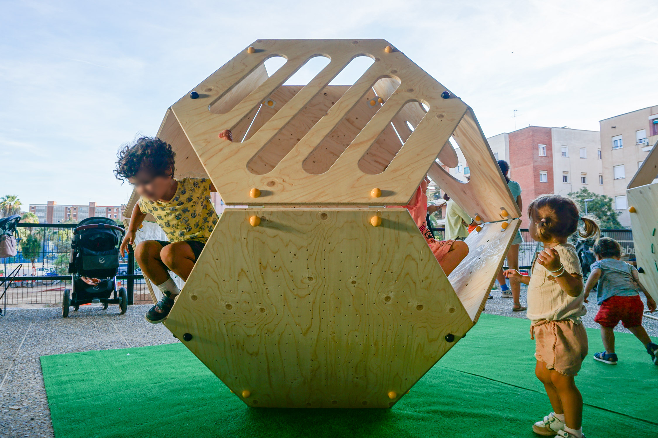 Playground Tetradecaedron para Canodrom, Barcelona