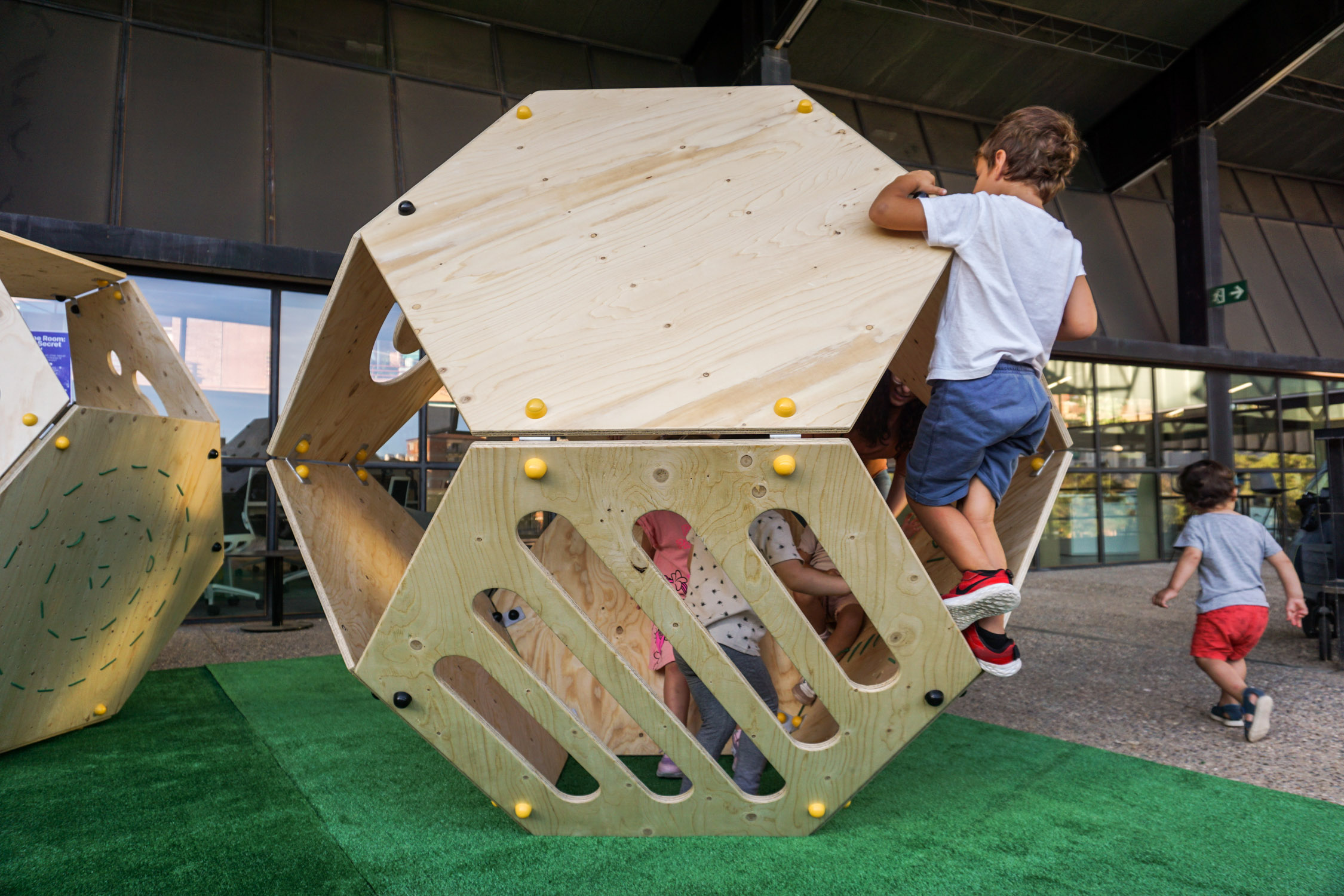 Playground Tetradecaedron para Canodrom, Barcelona