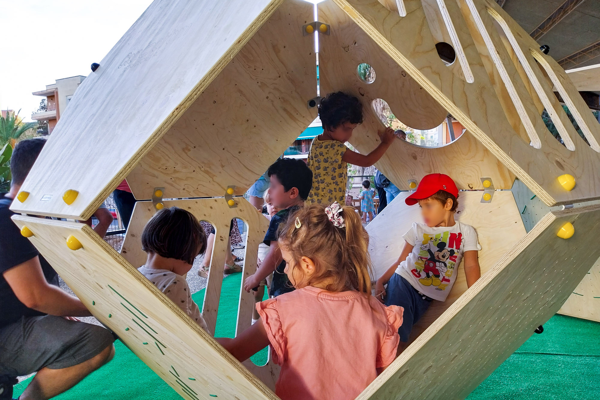 Playground Tetradecaedron para Canodrom, Barcelona