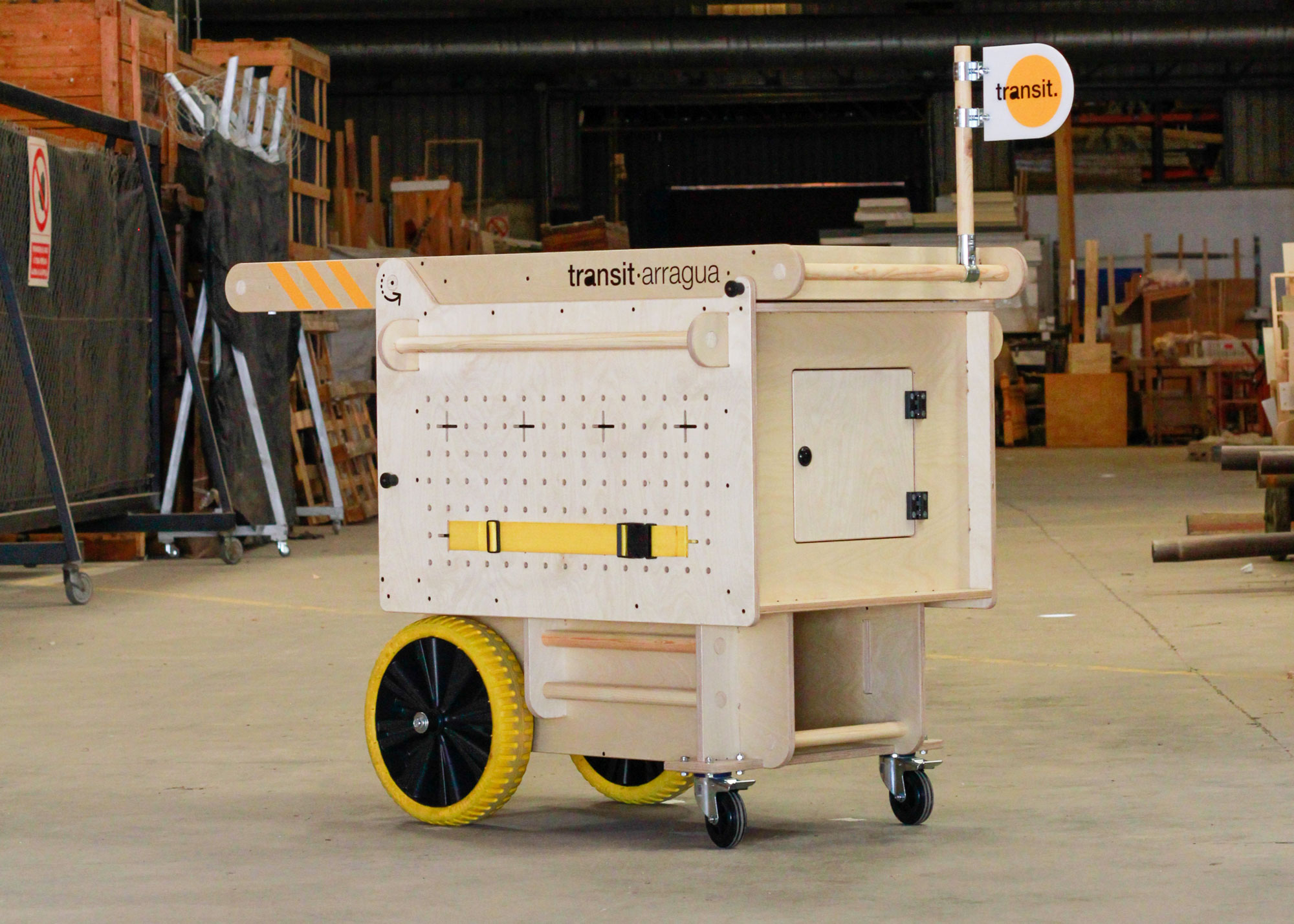 Diseño y construcción del dispositivo móvil de participación ciudadana en el espacio público para Arragua (Lekeitio, Bizkaia).