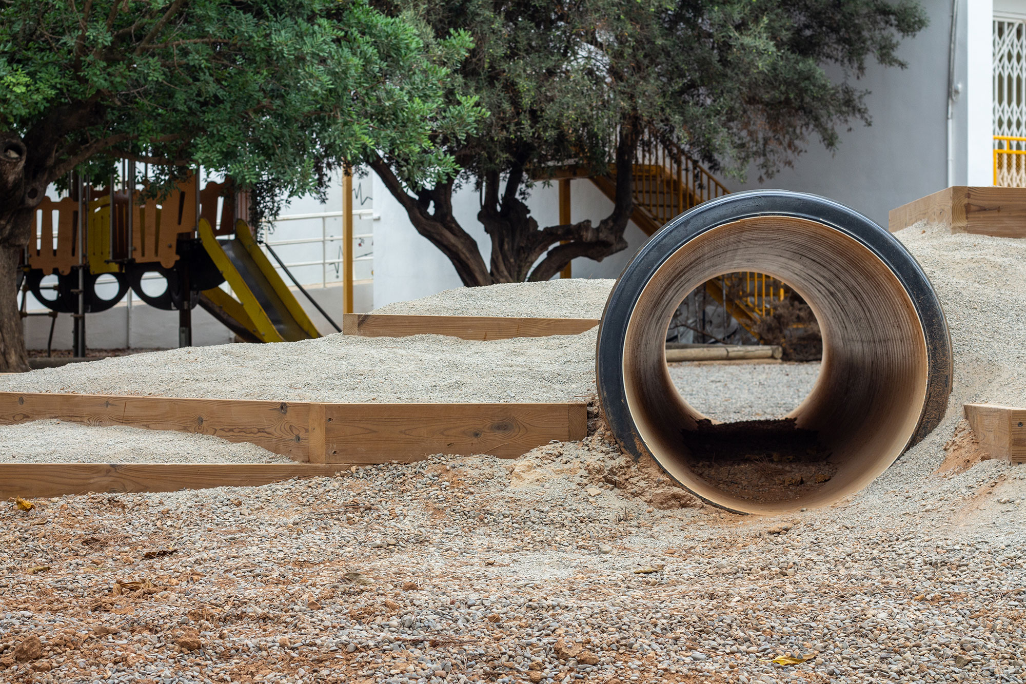 La montaña de juego para la escuela La Gavina La montaña de juego para la escuela La Gavina